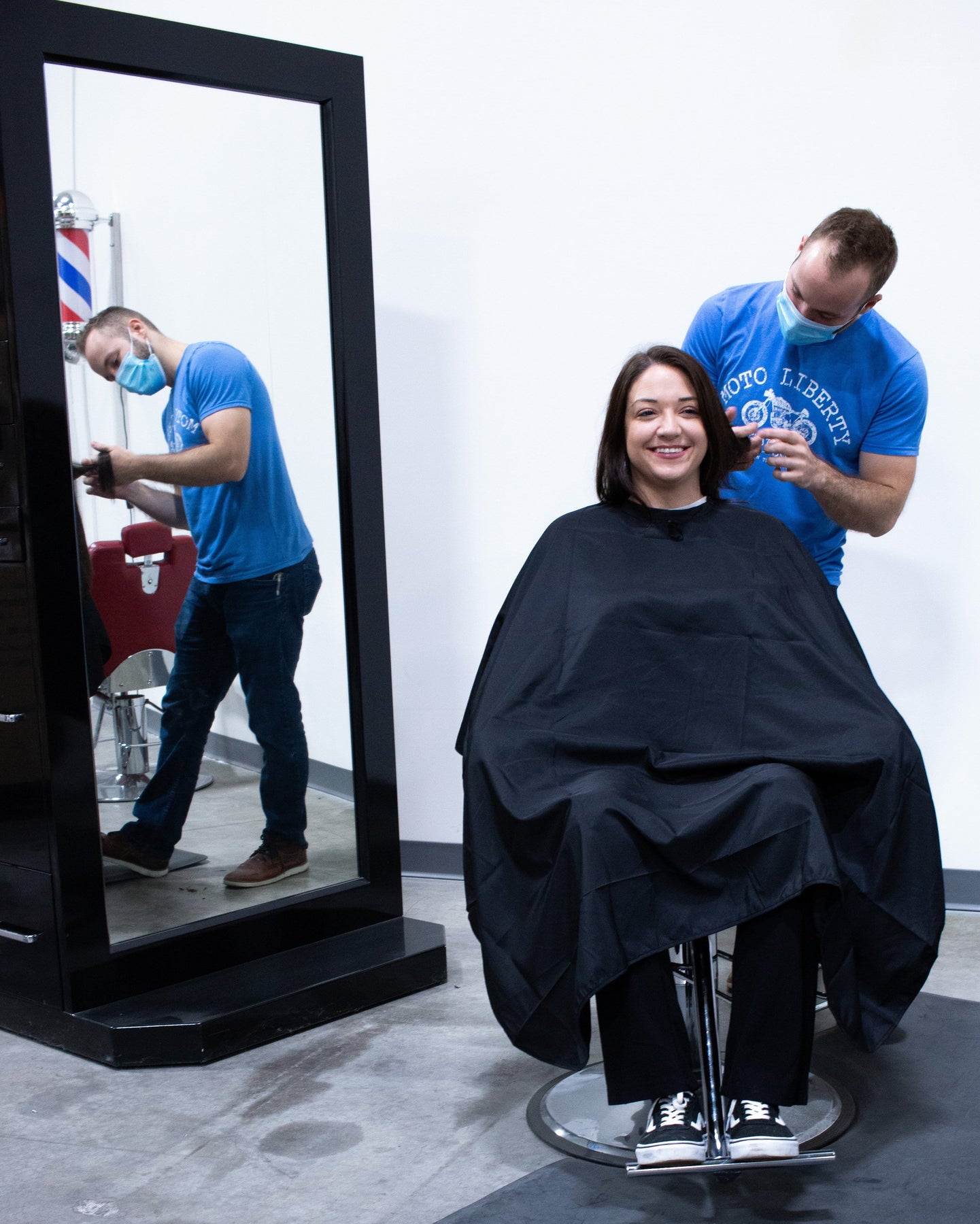 Blue & White Barber Hairdressing Capes – K5 International